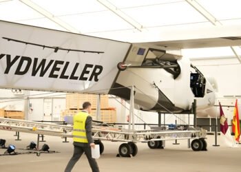 Droni me energji diellore që fluturon 30 ditë pa ndalur – krahet sa një Boeing 747