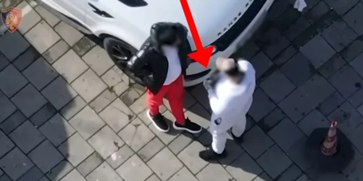 Heroina në Tiranë – Pamje tronditëse të shpërndarjes në rrugë