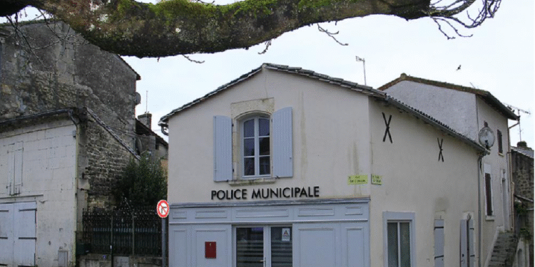 9-vjeçari lihet në shtëpi për dy vite. Historia që tronditi Francën.