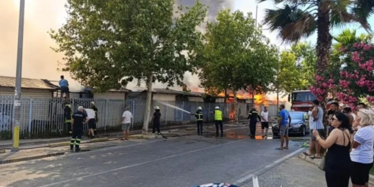 Zjarr në tregun e Durrësit – pronari nën hetim