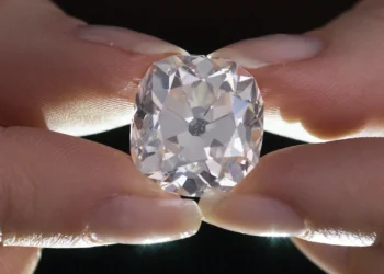 Unaza që u Ble për 10 Paund dhe u Shit për 847,000 Dollarë!