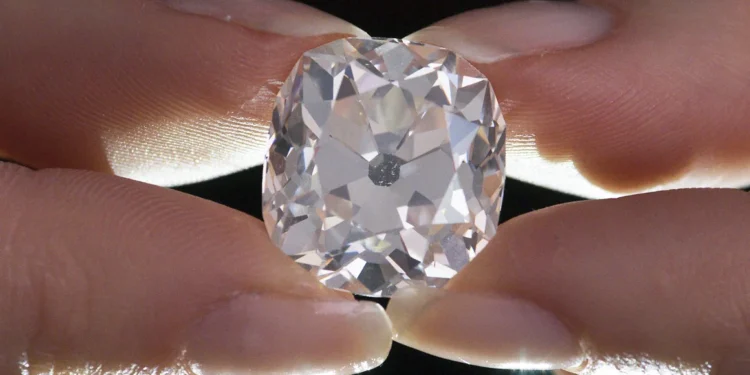 Unaza që u Ble për 10 Paund dhe u Shit për 847,000 Dollarë!