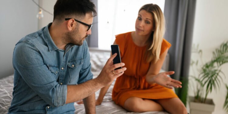 Pse çiftet e lumtura tradhtojnë – 5 arsye që tregojnë të vërtetën e fshehur