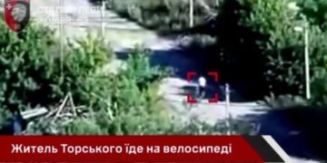 Vrasja e civilit në biçikletë nga forcat ruse në Torske – Ukraina hakmerret me dron