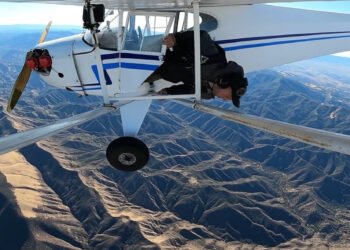 YouTuber-i rrëzon qëllimisht avionin për famë – dënohet me burg