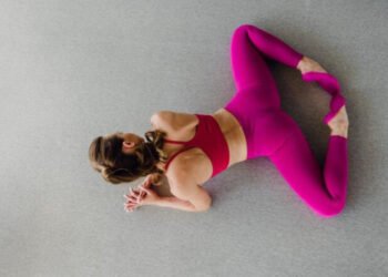 Pozën e bretkosës: Zbuloni sekretin për bark të sheshtë dhe lamtumirë dhimbjes së shpinës