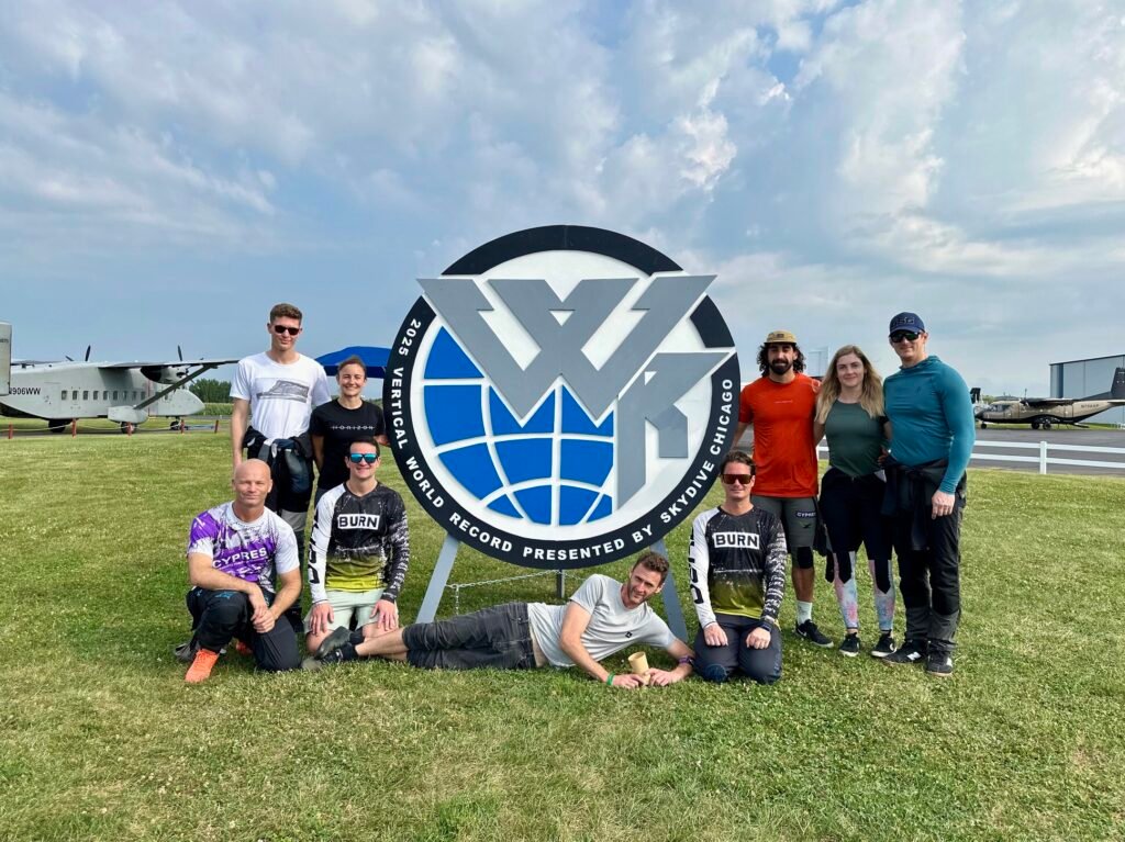 Rekord Botëror Vertical Head Down