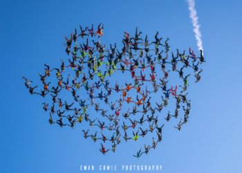 Rekord Botëror Vertical Head Down