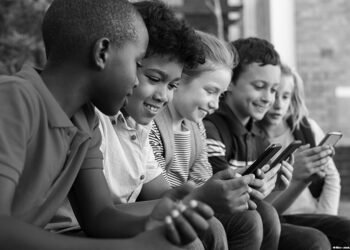 Si po i vrasin telefonat celularë fëmijët tanë — dhe çfarë mund të bëjmë për këtë